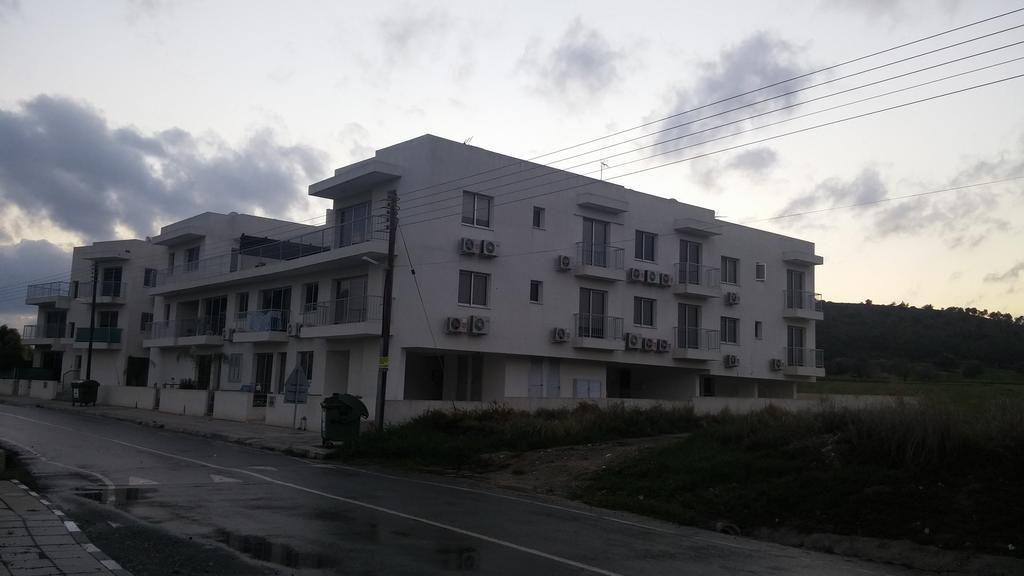 Palms Resort Apartments Alethriko Bagian luar foto