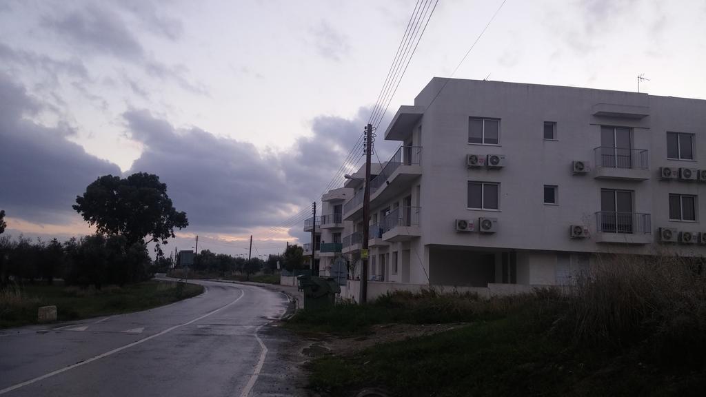 Palms Resort Apartments Alethriko Bagian luar foto