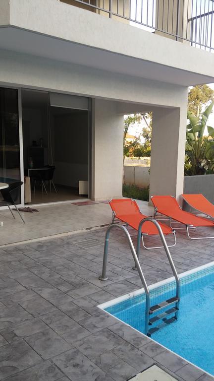 Palms Resort Apartments Alethriko Bagian luar foto