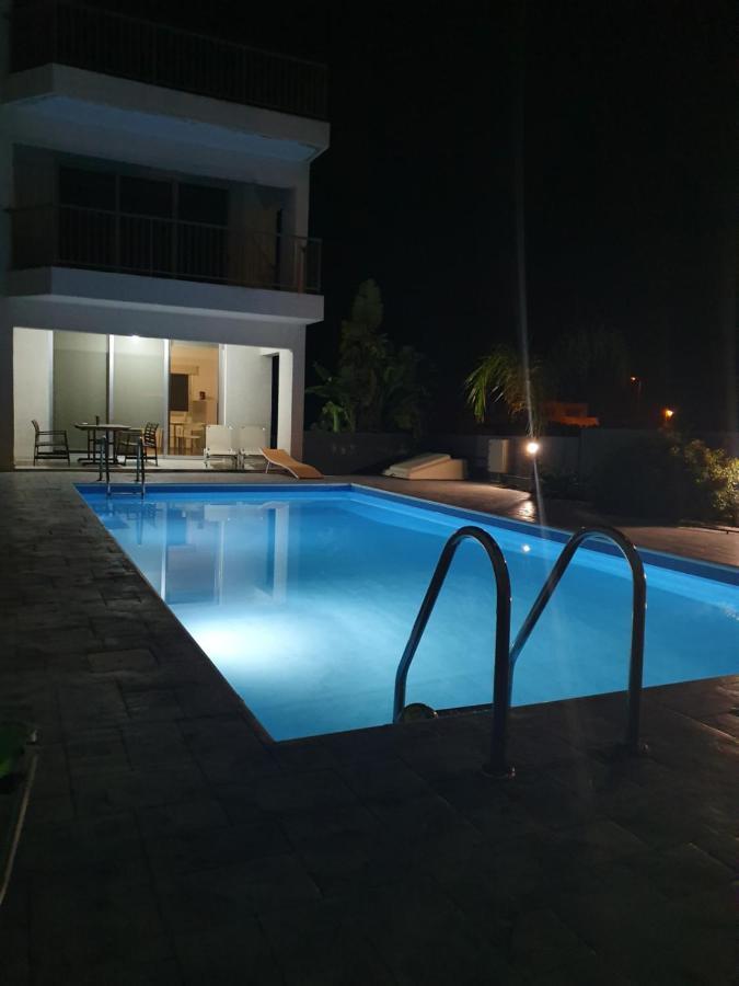 Palms Resort Apartments Alethriko Bagian luar foto